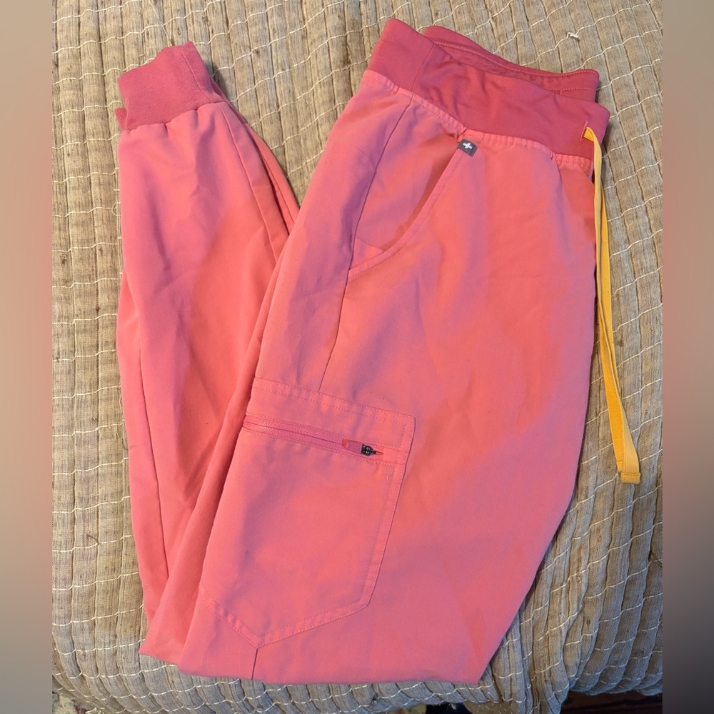 Figs Coral Zamora Joggers [Small Tall]